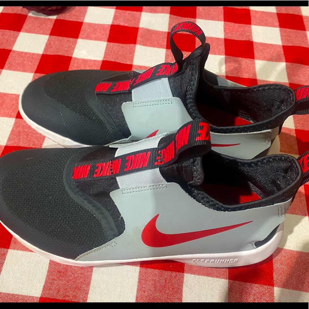 Nike shoes boys, size 6Y, like new!